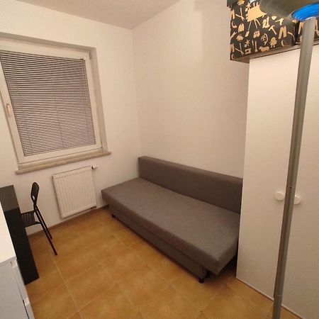 Nice Room With 2 Shared Bathrooms ,Wc , 2Km To Old Town -100M From Metro Szwedzka Warsaw Luaran gambar