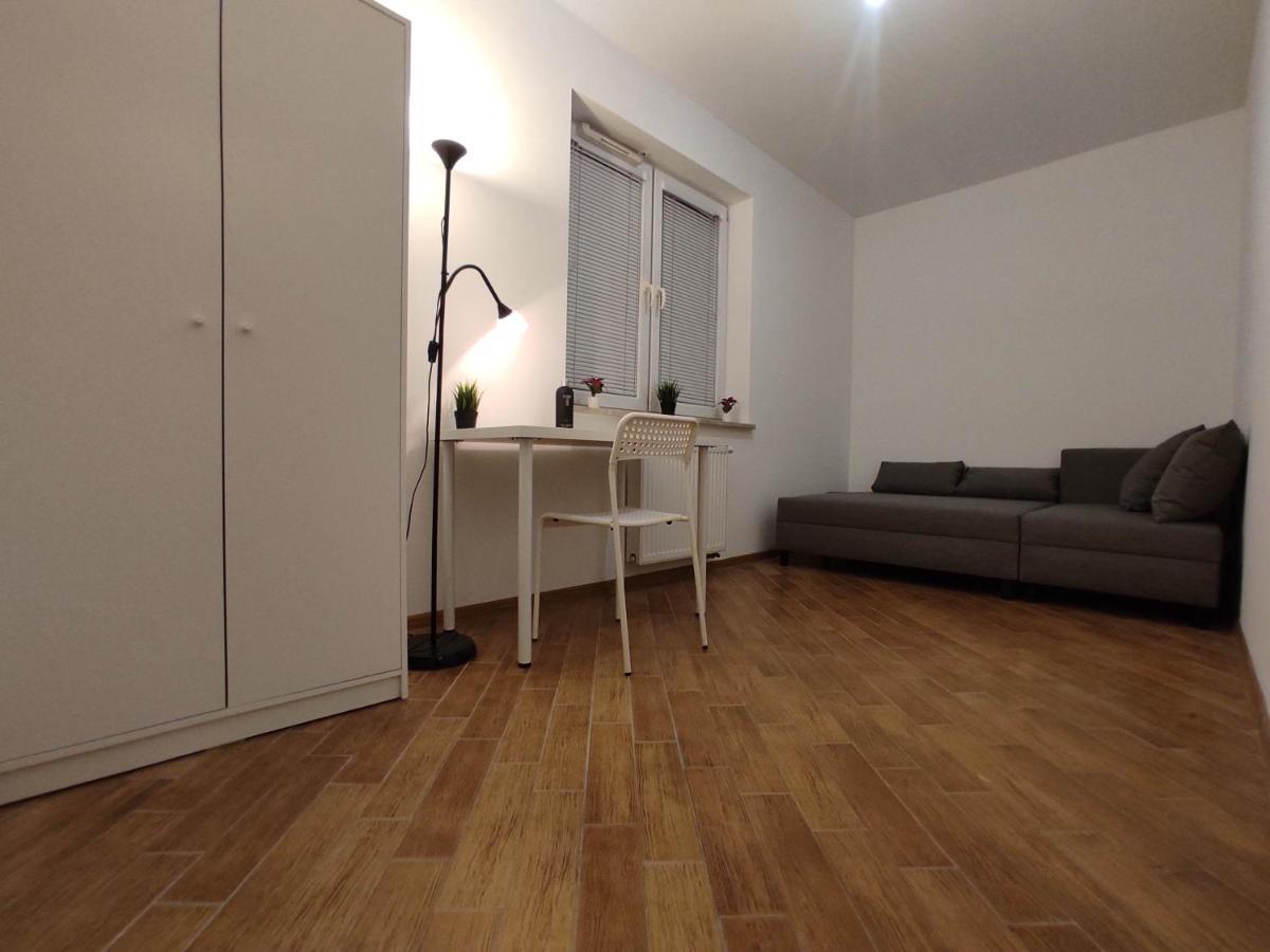 Nice Room With 2 Shared Bathrooms ,Wc , 2Km To Old Town -100M From Metro Szwedzka Warsaw Luaran gambar