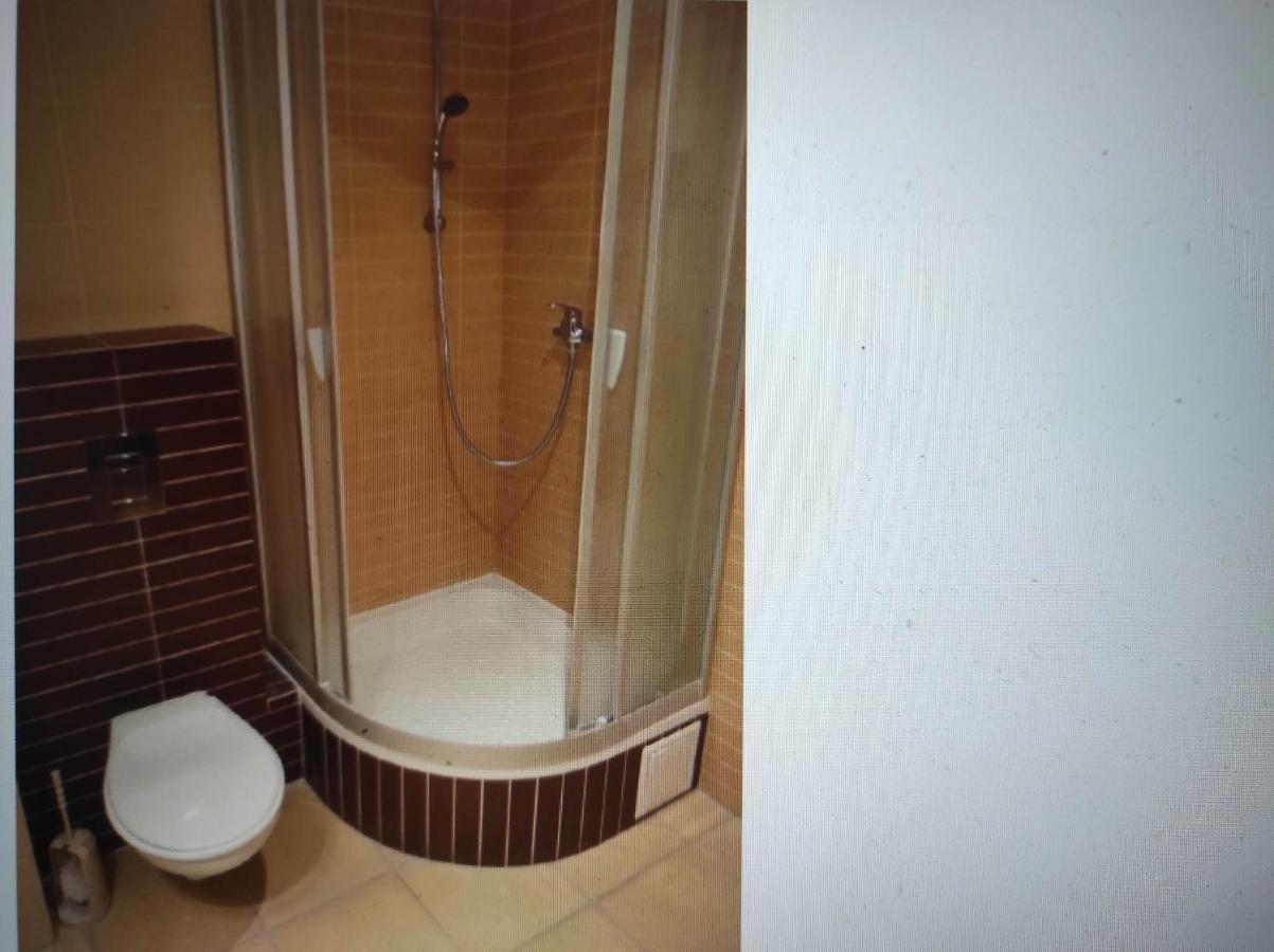 Nice Room With 2 Shared Bathrooms ,Wc , 2Km To Old Town -100M From Metro Szwedzka Warsaw Luaran gambar