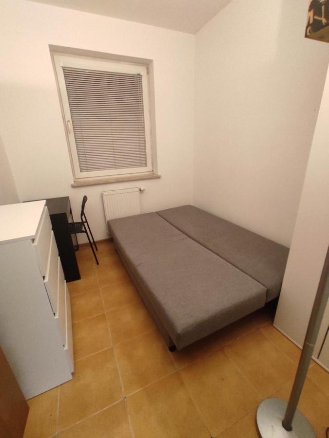 Nice Room With 2 Shared Bathrooms ,Wc , 2Km To Old Town -100M From Metro Szwedzka Warsaw Luaran gambar